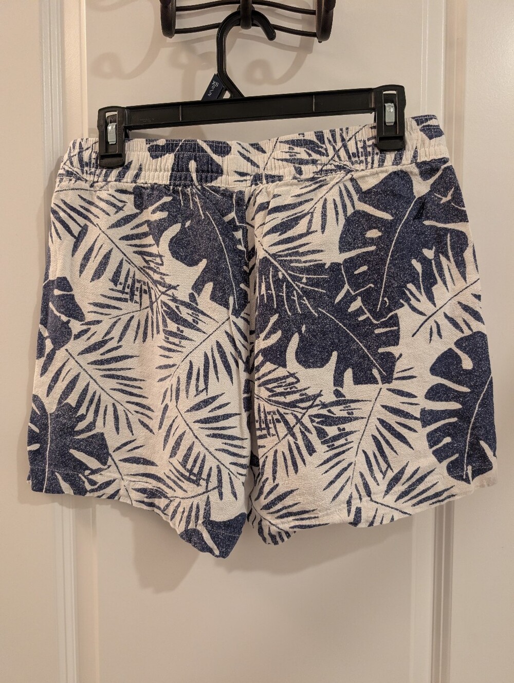 Nautica Palm Leaf Print Linen/Viscose Shorts - Picture 2 of 9